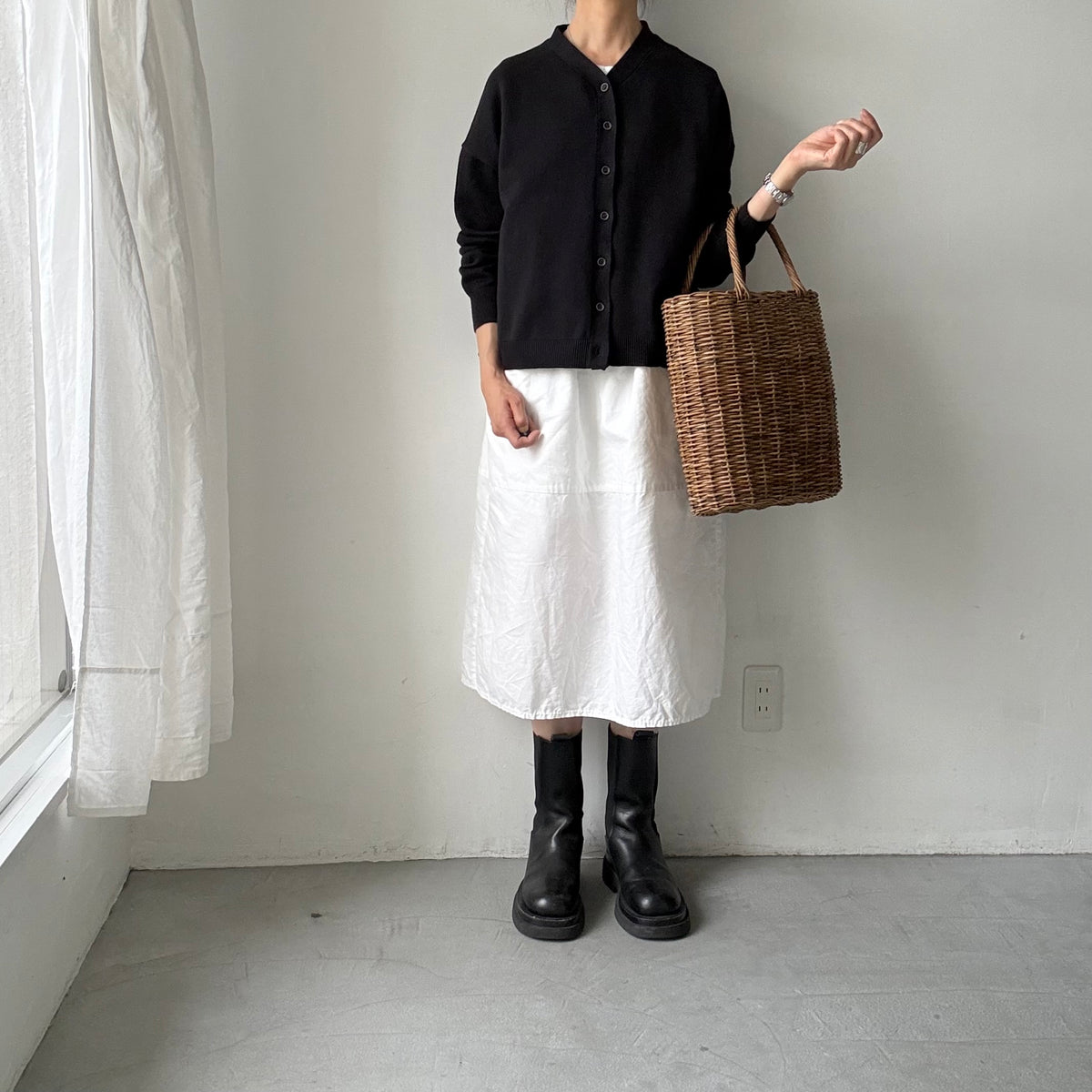 atelier naruse  コットンウールVネックニットカーディガン　ブラック