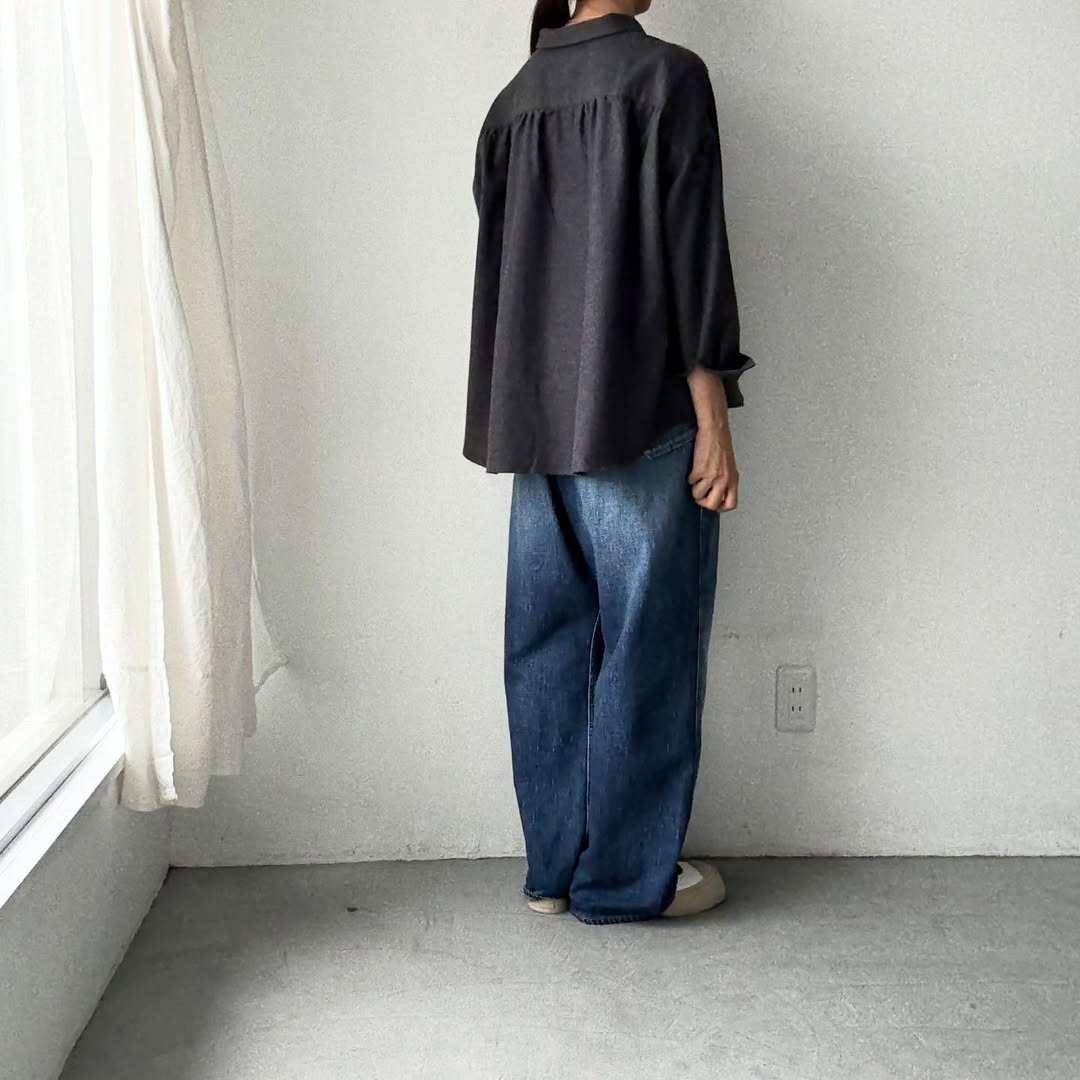 Linenya  コットンヤク丸襟長袖ブラウス　チャコール