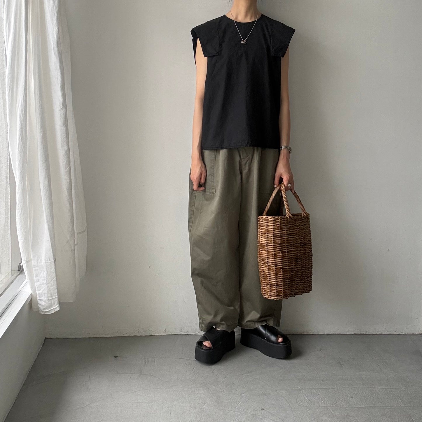 homspun  パルキーシーチングノースリーブブラウス　ブラック
