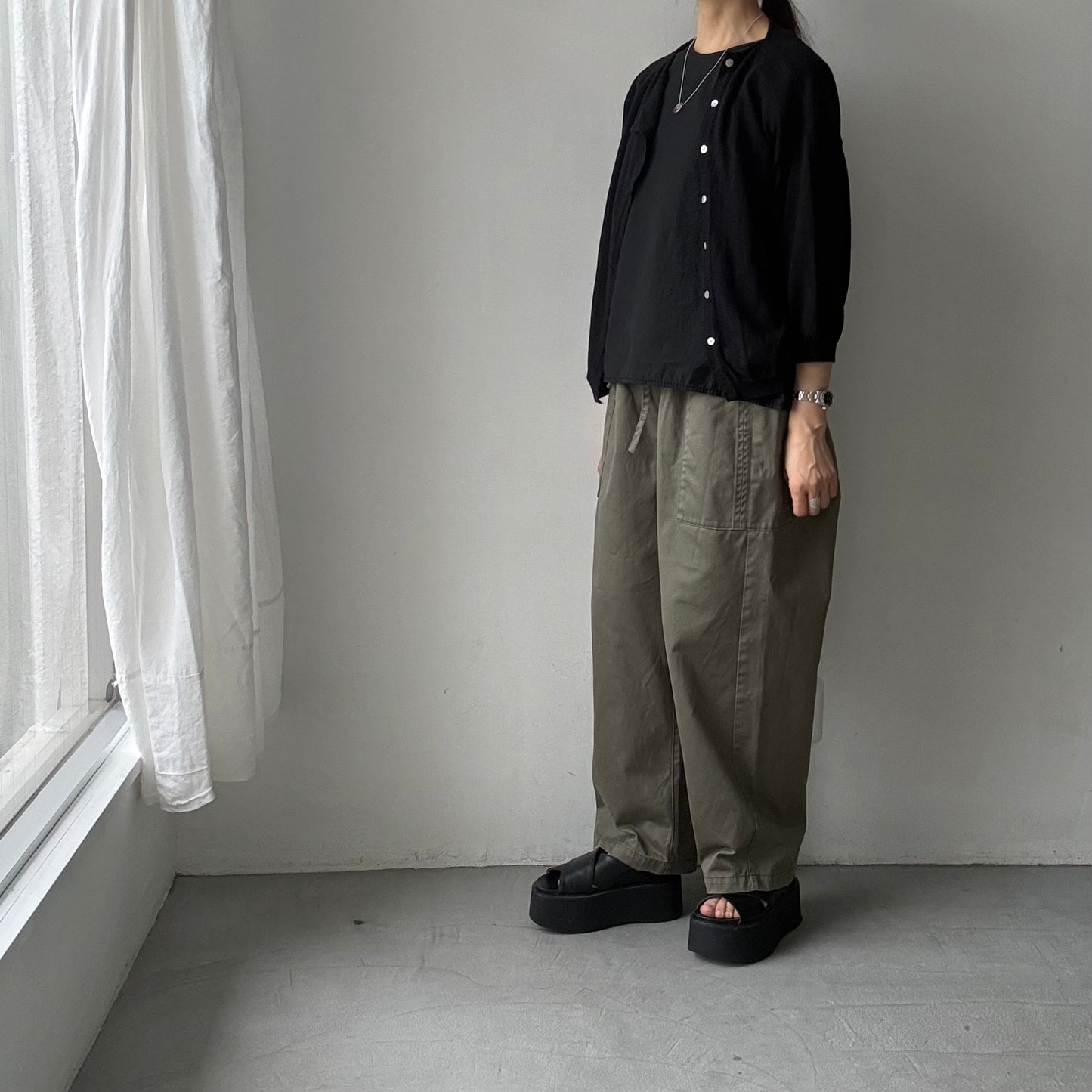 homspun  パルキーシーチングノースリーブブラウス　ブラック