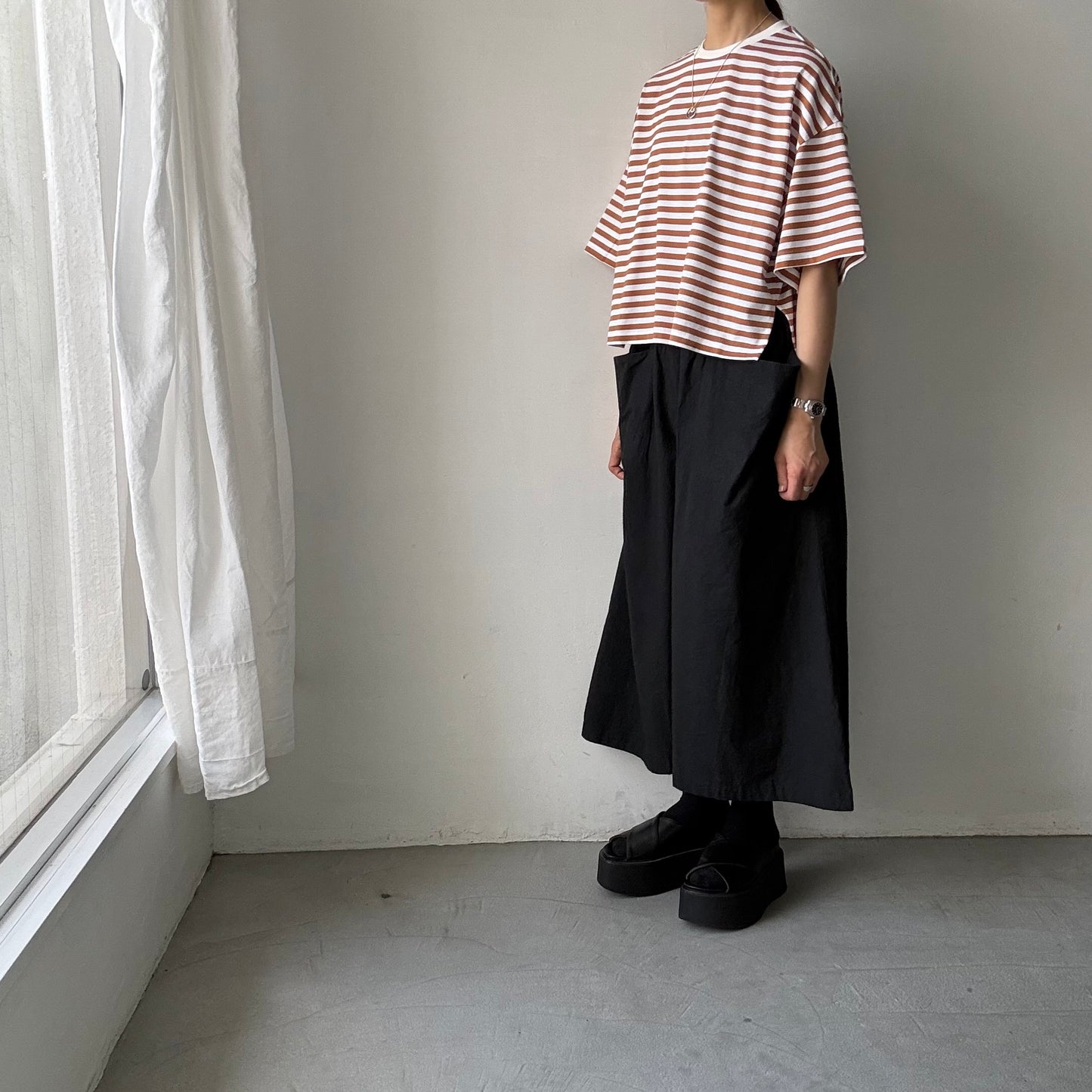 atelier naruse  コットンボーダー半袖カットソー　ブラウン