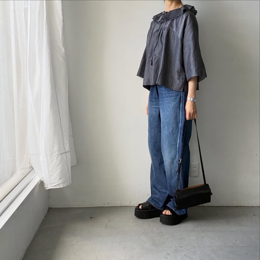 MAGALI コットンシルクブレイドフリルカラーブラウス　グレー