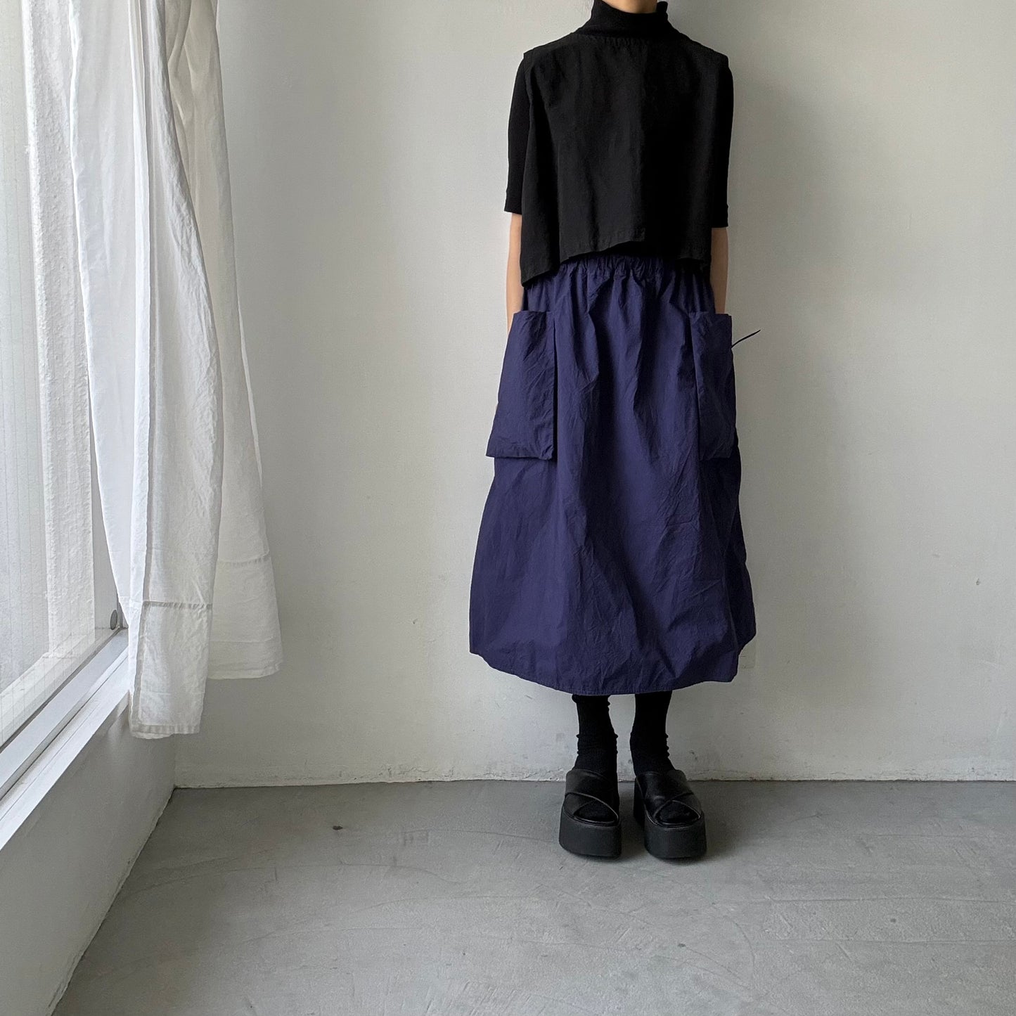 R&D.M.Co 　シュリンクコットンガーメントダイポケットスカート　ダークブルー