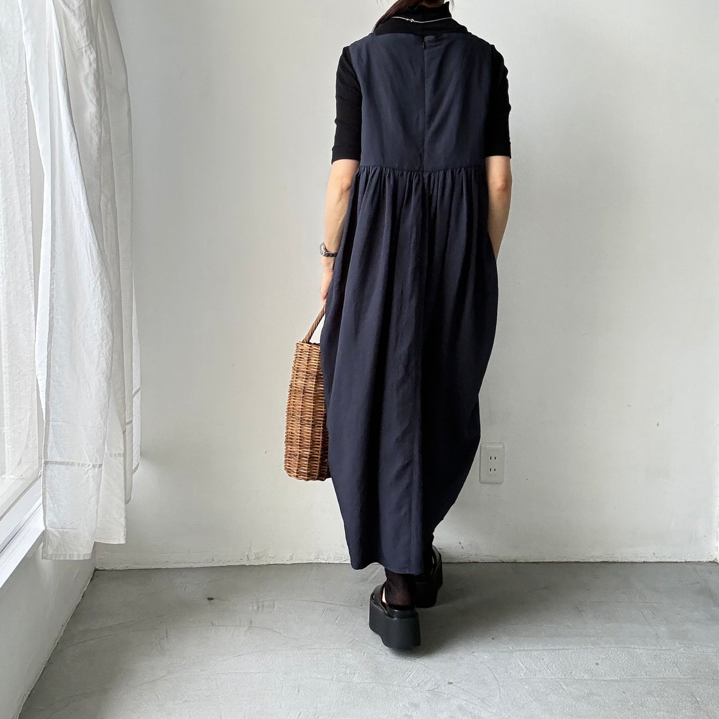 TENNE HANDCRAFTED MODERN ビスコースリネンノースリーブコクーンドレス