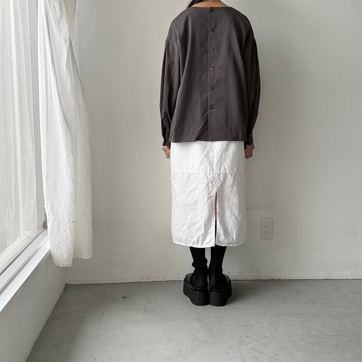 atelier naruse  オーガニックコットンタックブラウス
