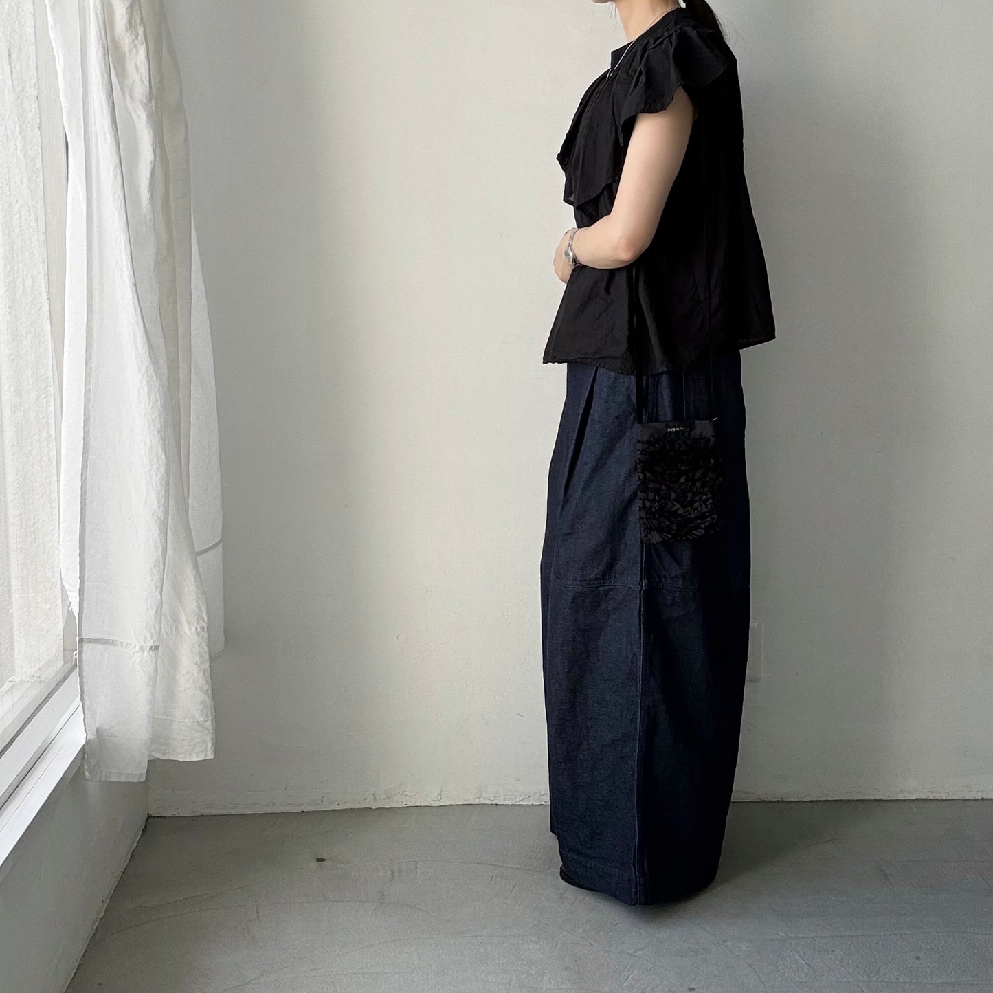 R&D.M.Co プレーンシルクフリルポシェット　ブラック