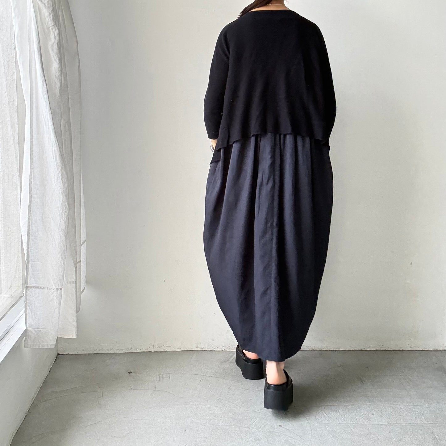 TENNE HANDCRAFTED MODERN ビスコースリネンノースリーブコクーンドレス
