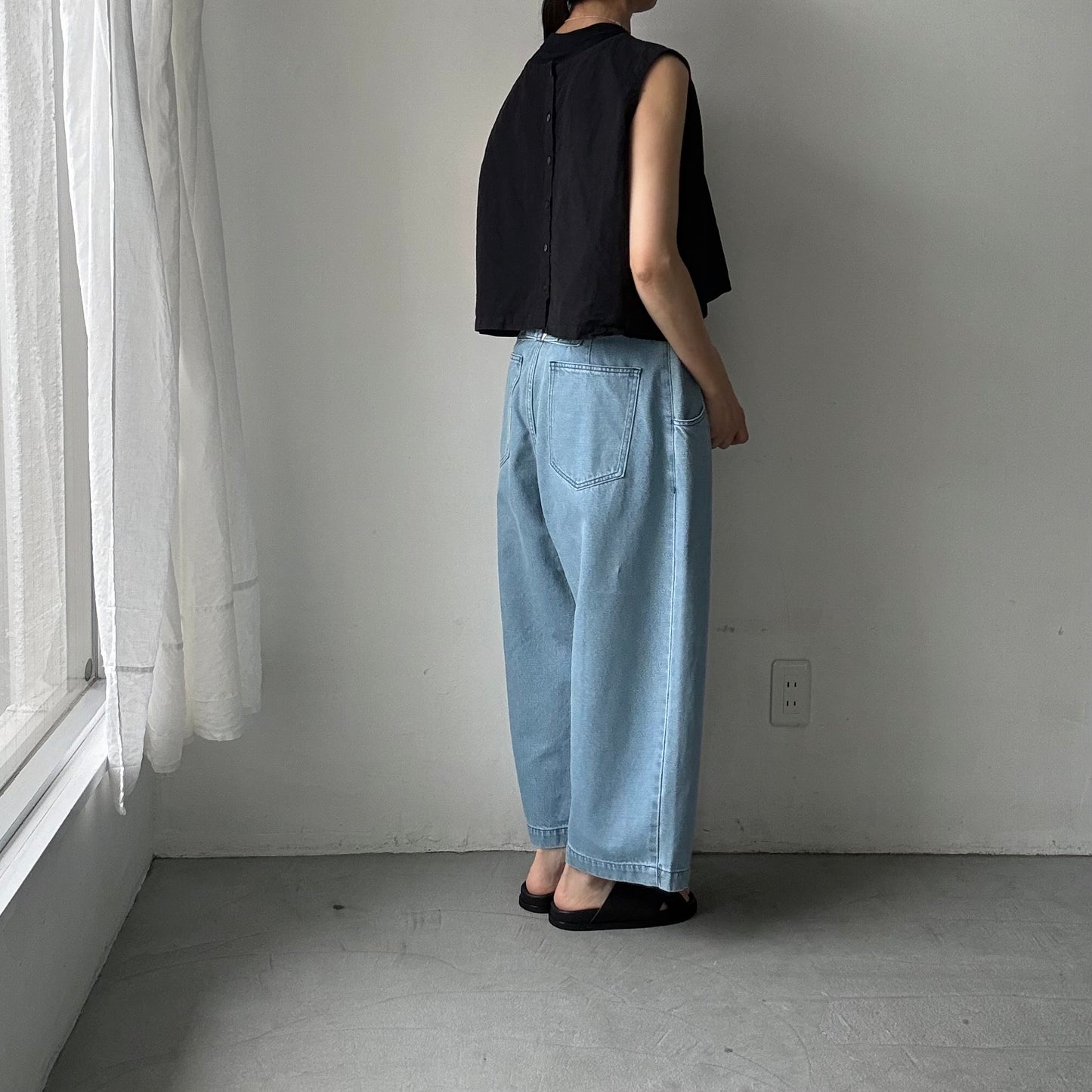 atelier naruse  コットンデニムワイドタックパンツ　size0