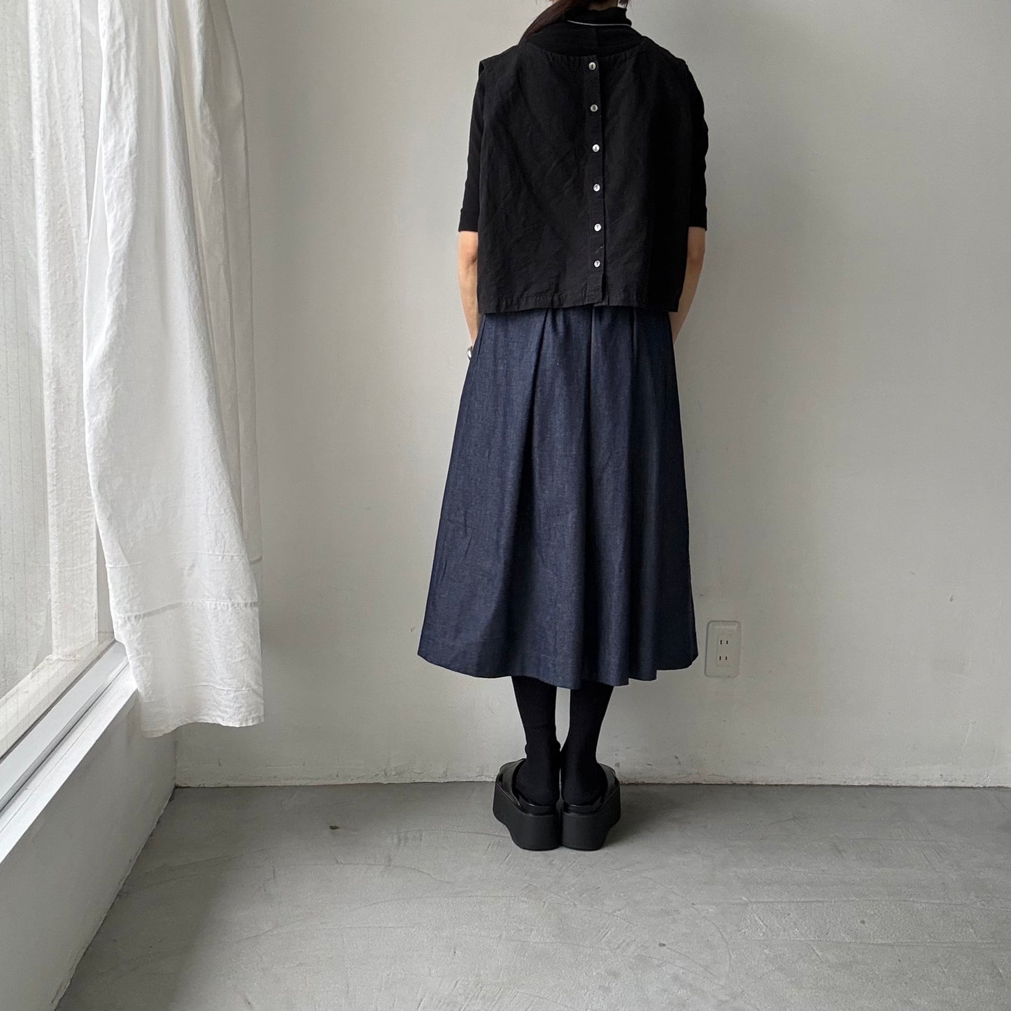 Linenya  デニムタックスカート　75センチ丈