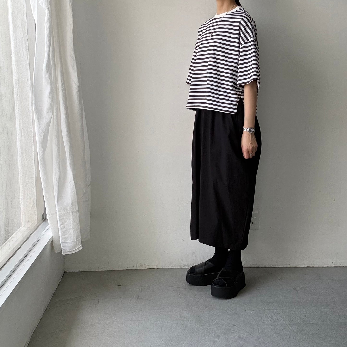 atelier naruse  コットンボーダー半袖カットソー　チャコール
