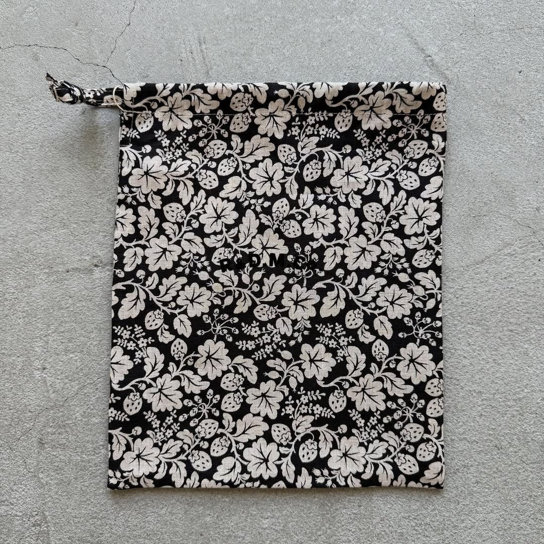 R&D.M.Co  ワイルドベリーリネンドローストリングバッグスモール
ブラック×フラックス