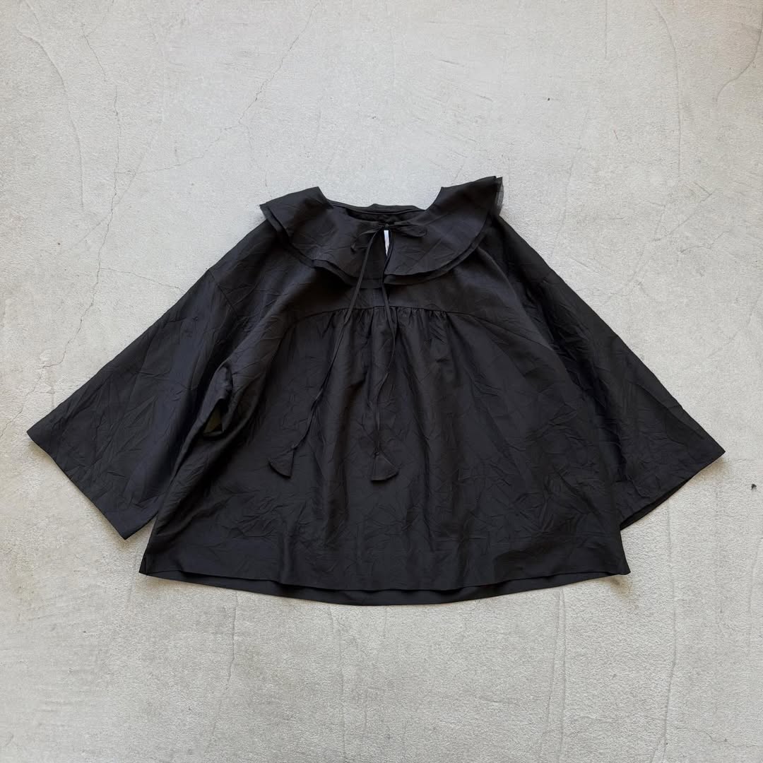 MAGALI コットンシルクブレイドフリルカラーブラウス　ブラック
