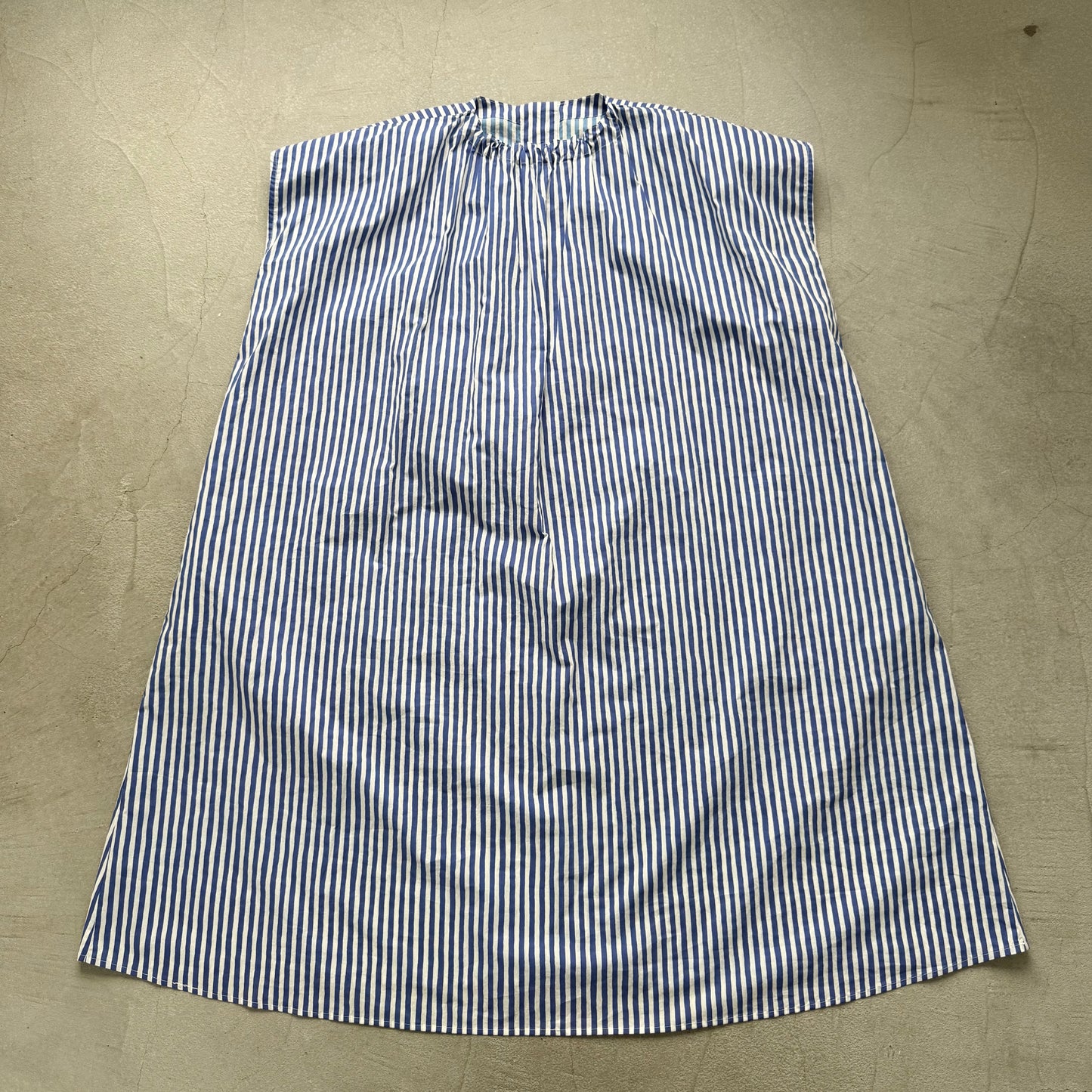R&D.M.Co キャンディストライプフロントギャザーノースリーブドレス
