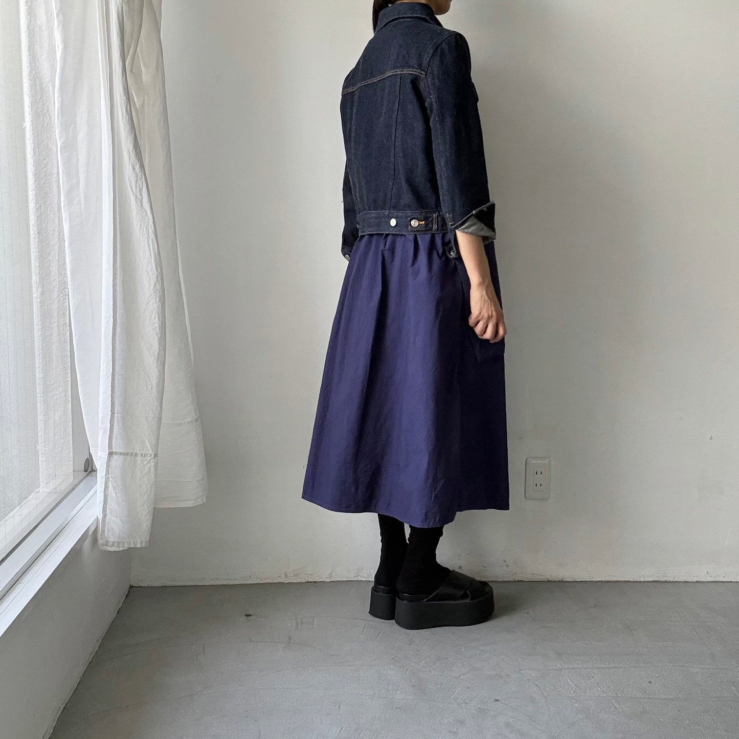 R&D.M.Co 　シュリンクコットンガーメントダイポケットスカート　ダークブルー