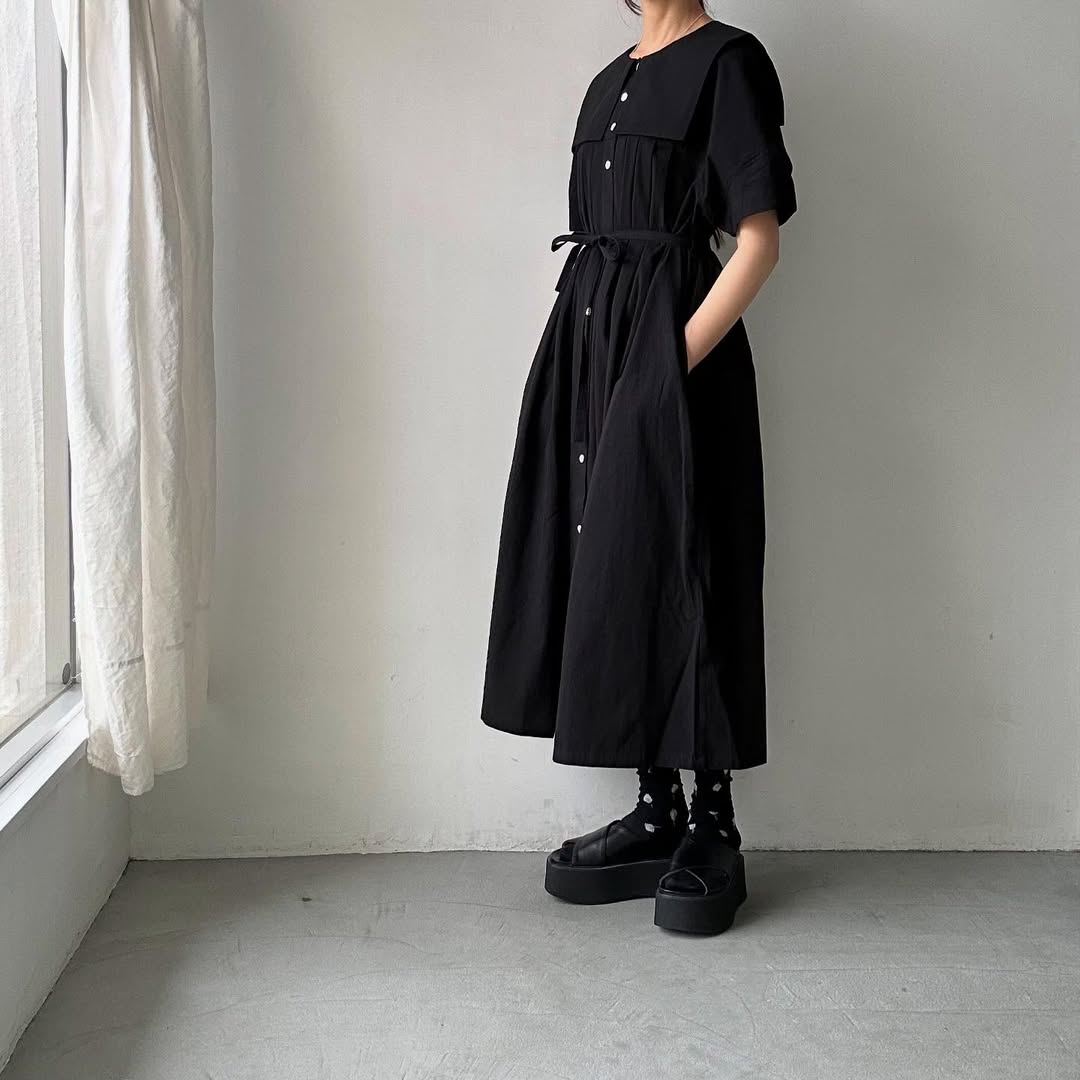 MAGALI 天日干しコットンスクエアカラーワンピース　ブラック