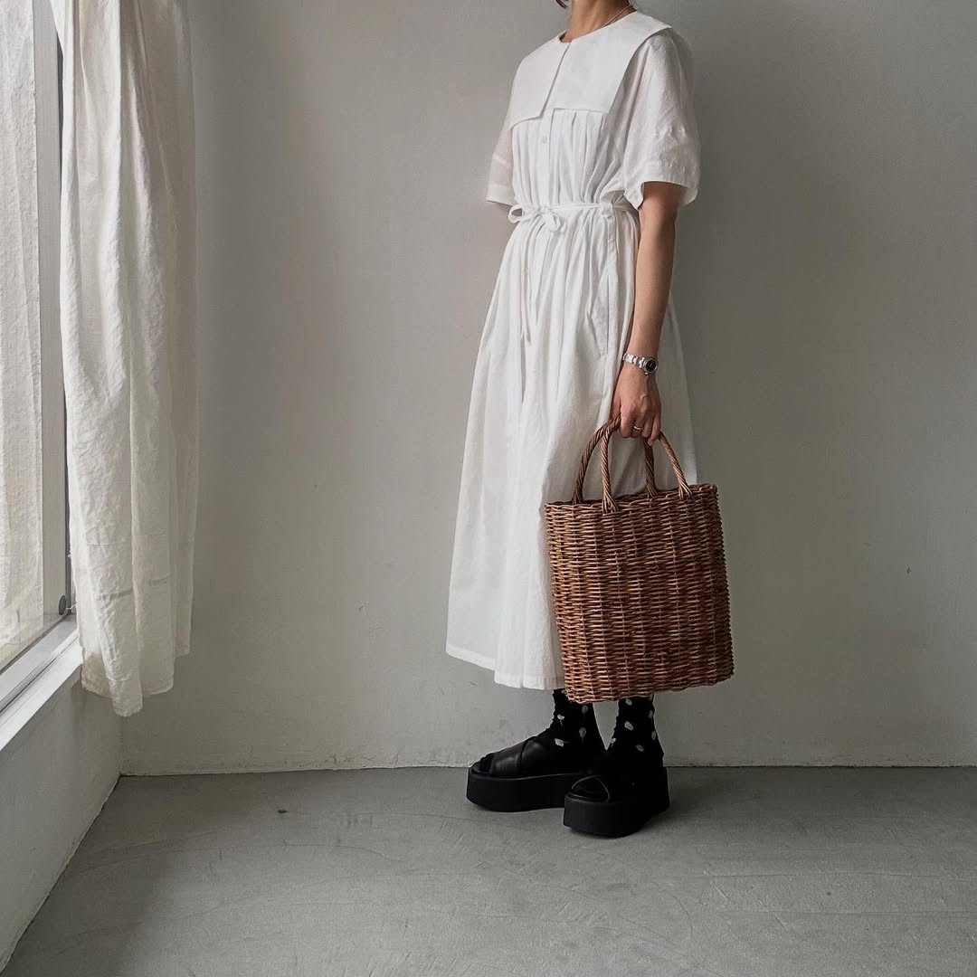MAGALI 天日干しコットンスクエアカラーワンピース　ホワイト