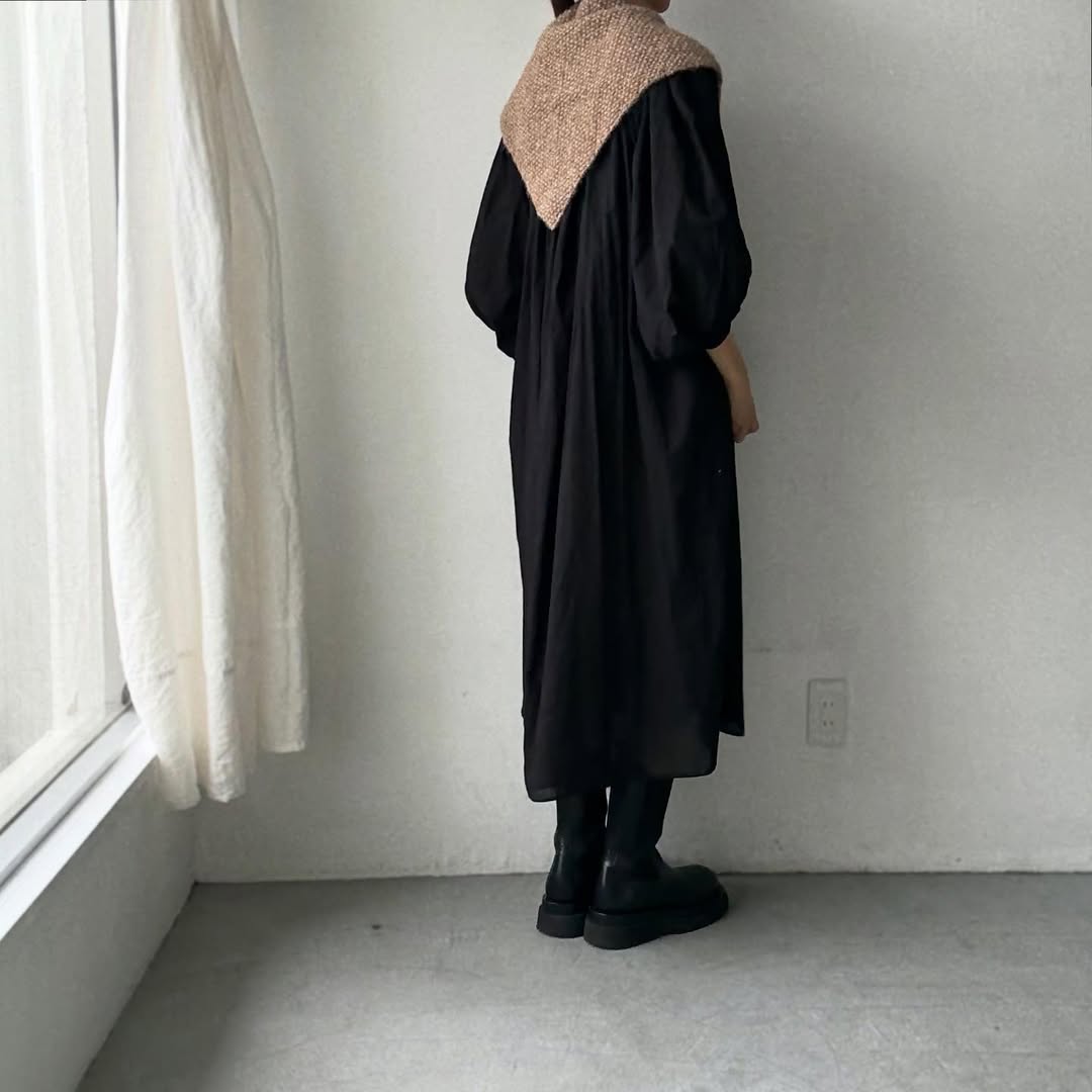 Karakoram アルパカコットントライアングルスカーフ　ライトブラウン