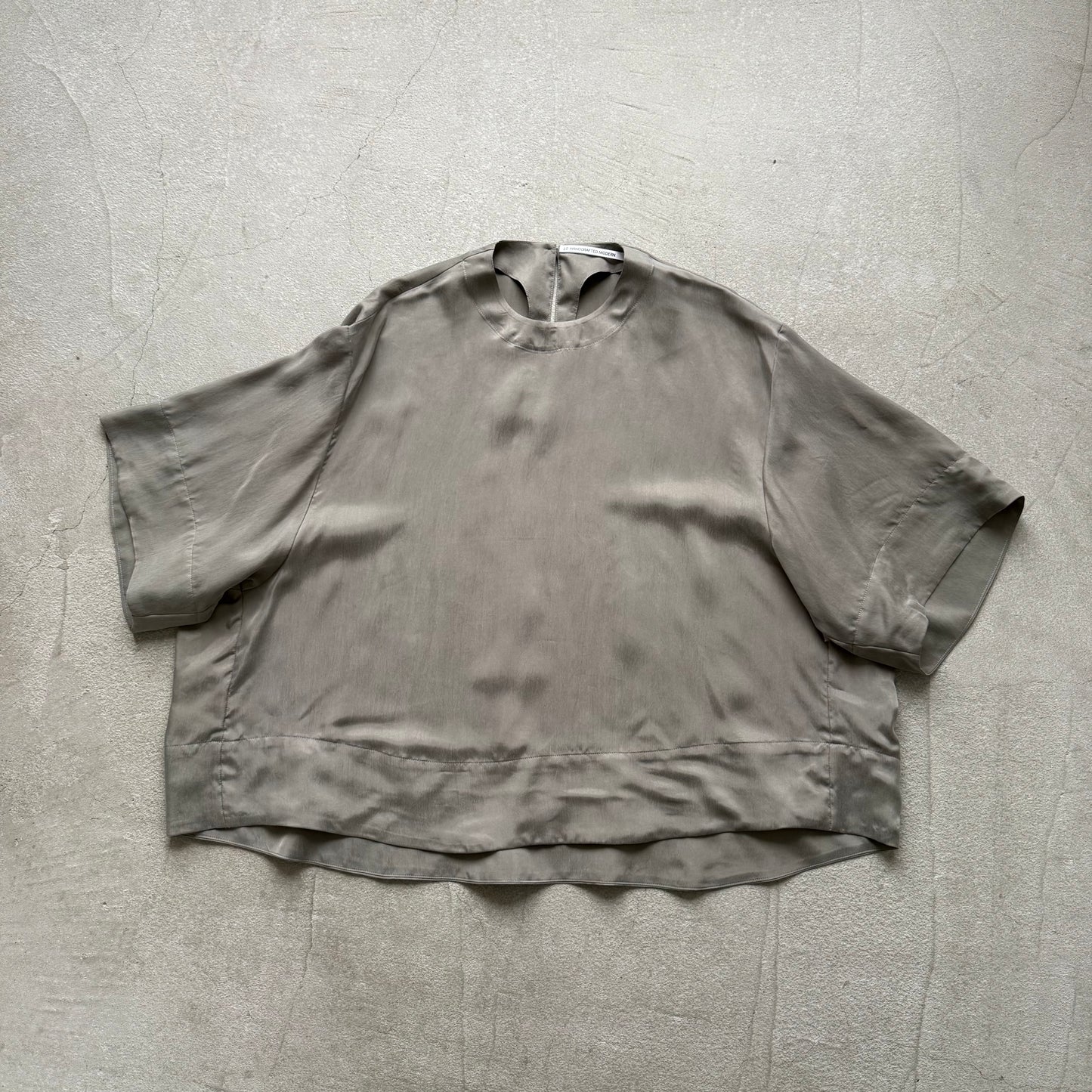 TENNE HANDCRAFTED MODERN ハーフスリーブトップス　グレー