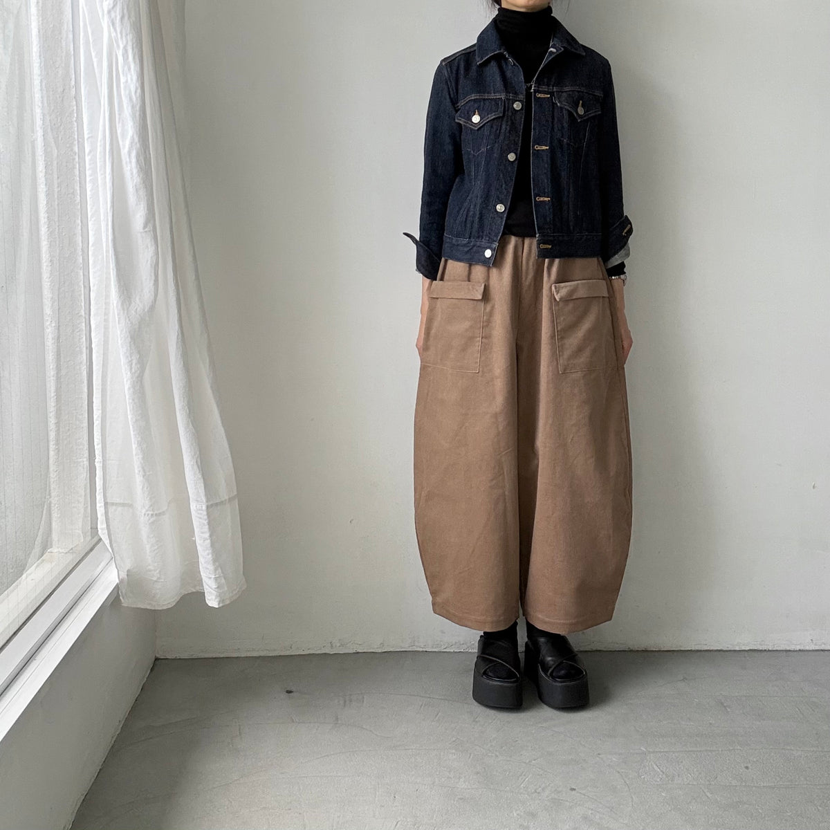 MAGALI コットンコーデュロイフラップポケットパンツ　ベージュ