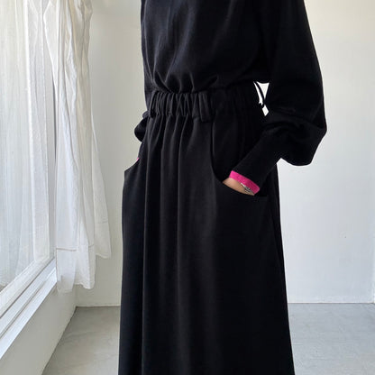 atelier naruse ウールタートルネックニット　ブラック×袖口ピンク
