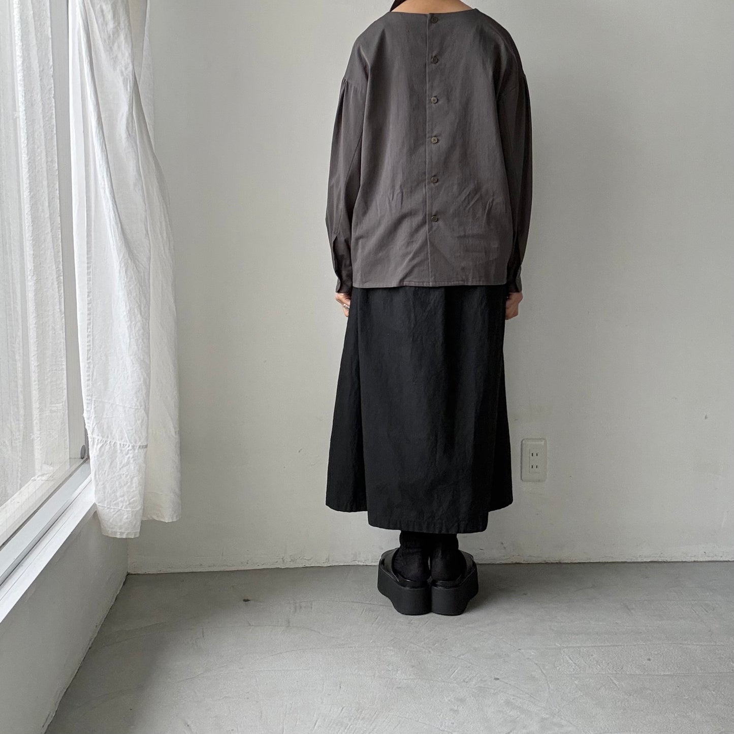 atelier naruse  オーガニックコットンタックブラウス