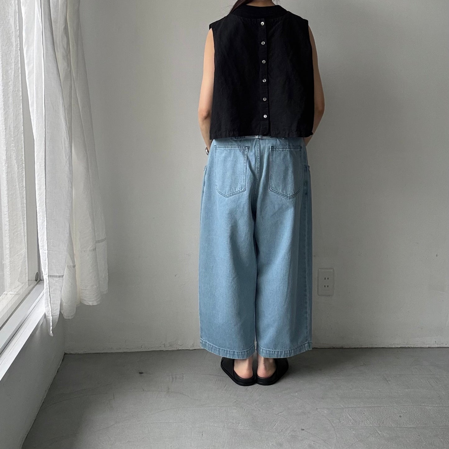 atelier naruse  コットンデニムワイドタックパンツ　size0