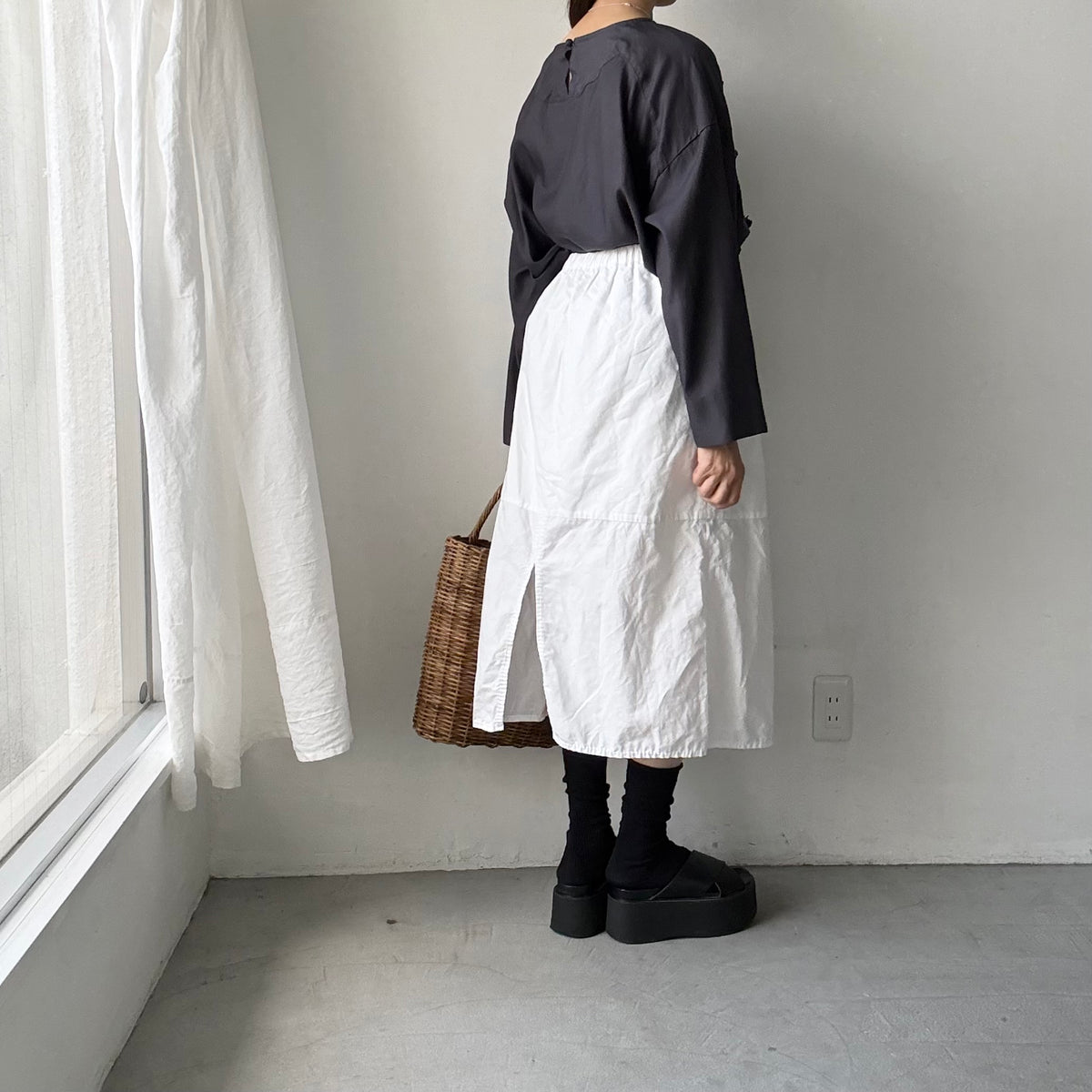 kijinokanosei  ひなぎくビッグプルオーバー　チャコール×ブラック
