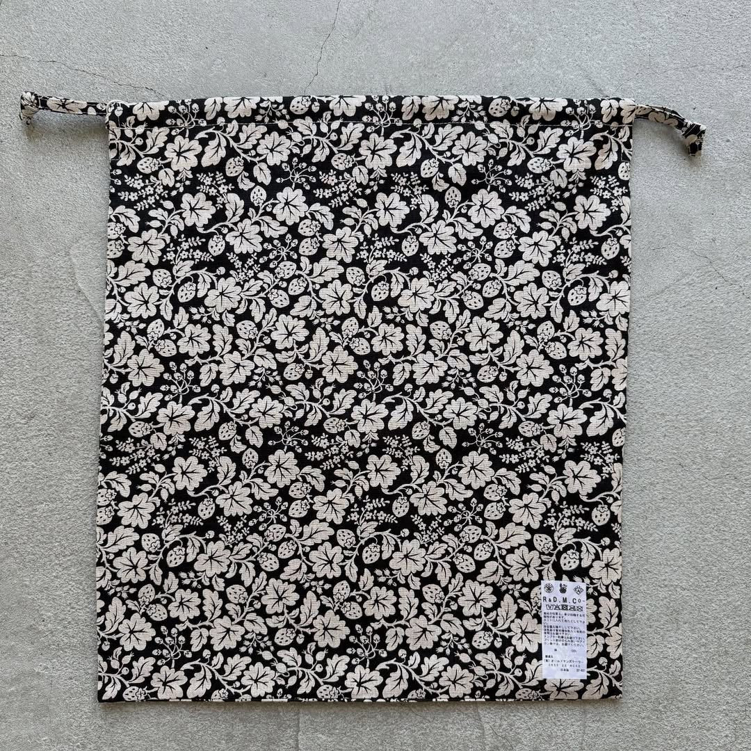 R&D.M.Co  ワイルドベリーリネンドローストリングバッグラージ　ブラック×フラックス