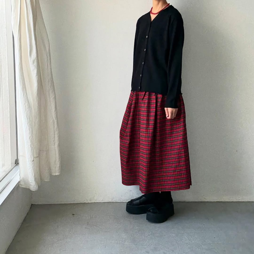 homspun ウールVネックカーディガン　ブラック