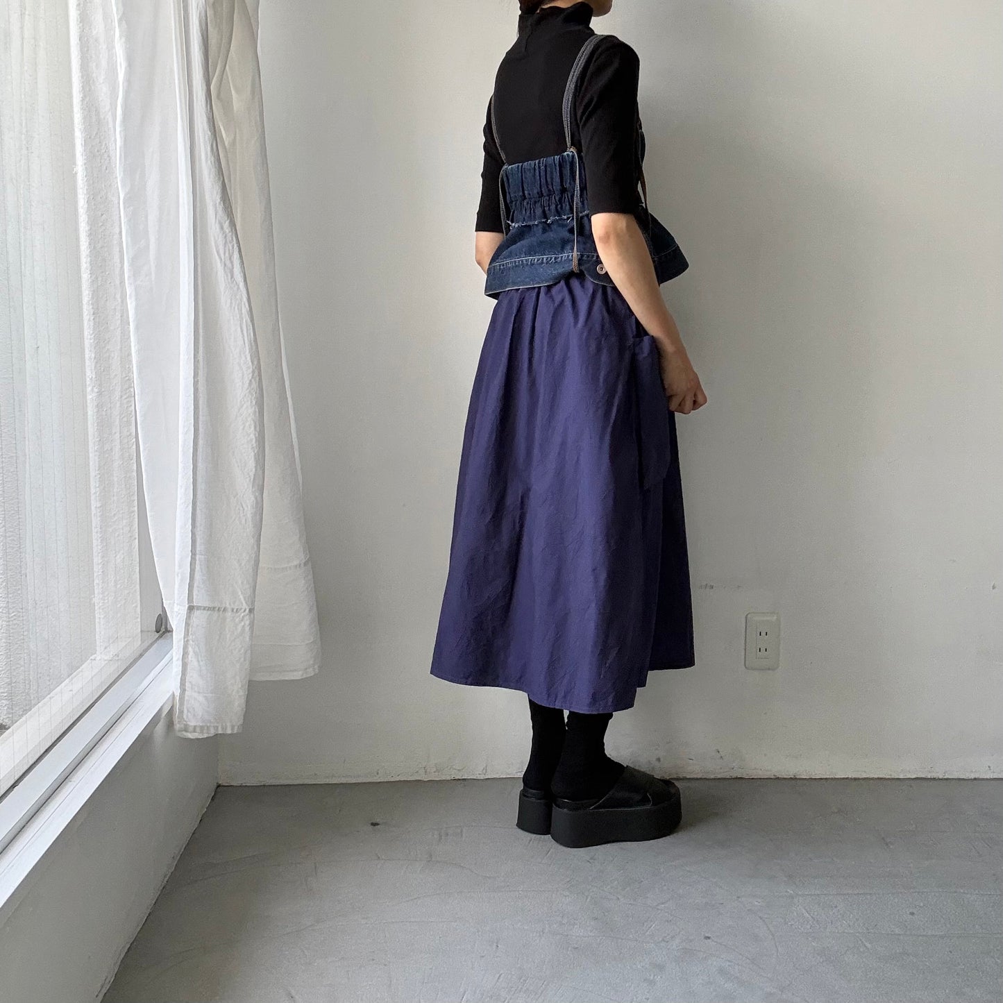 R&D.M.Co 　シュリンクコットンガーメントダイポケットスカート　ダークブルー
