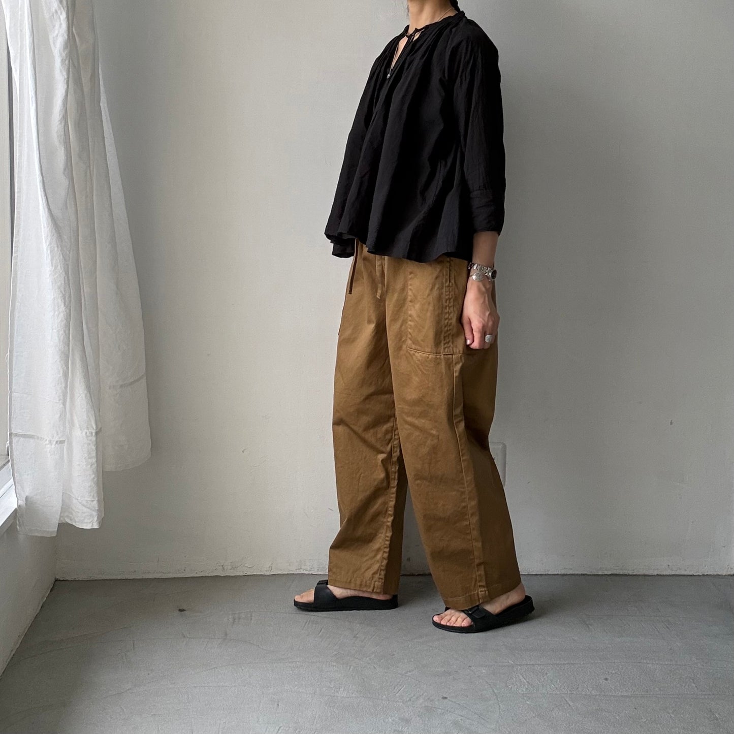 homspun 高密度ウエポンギャザーパンツ　キャメル