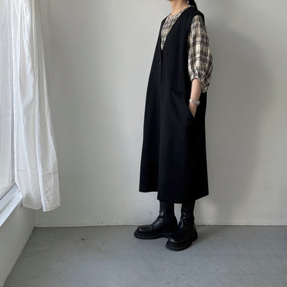 atelier naruse　コットンウールヘリンボンジャンパースカート