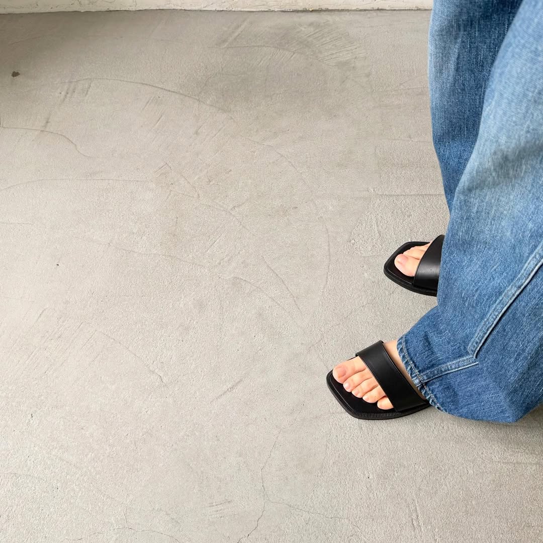 AUTTAA クラシックサンダル　ブラック