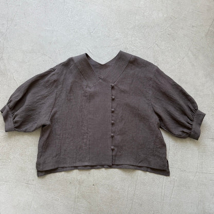 atelier naruse  リネンステッチVネックブラウス