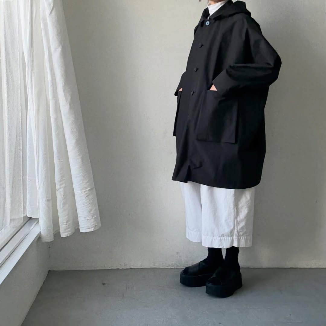 atelier naruse コットンナイロンタフタフーデットコート　ブラック