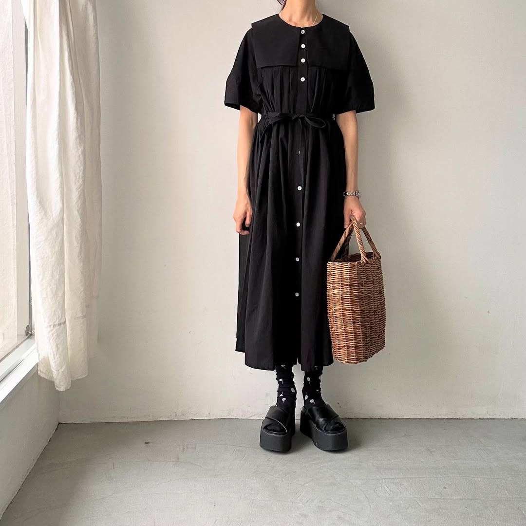 MAGALI 天日干しコットンスクエアカラーワンピース　ブラック