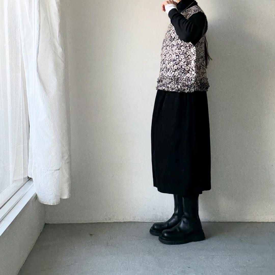 R&D.M.Co  ワイルドベリーリネンフリルデコレーションボタンビブ