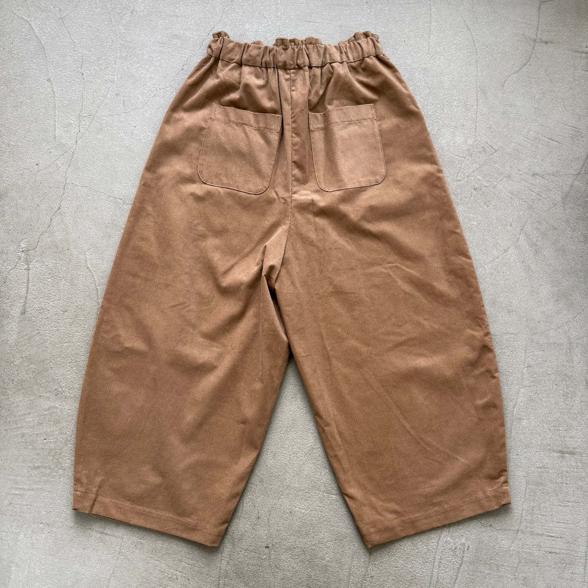 MAGALI コットンコーデュロイフラップポケットパンツ　ベージュ