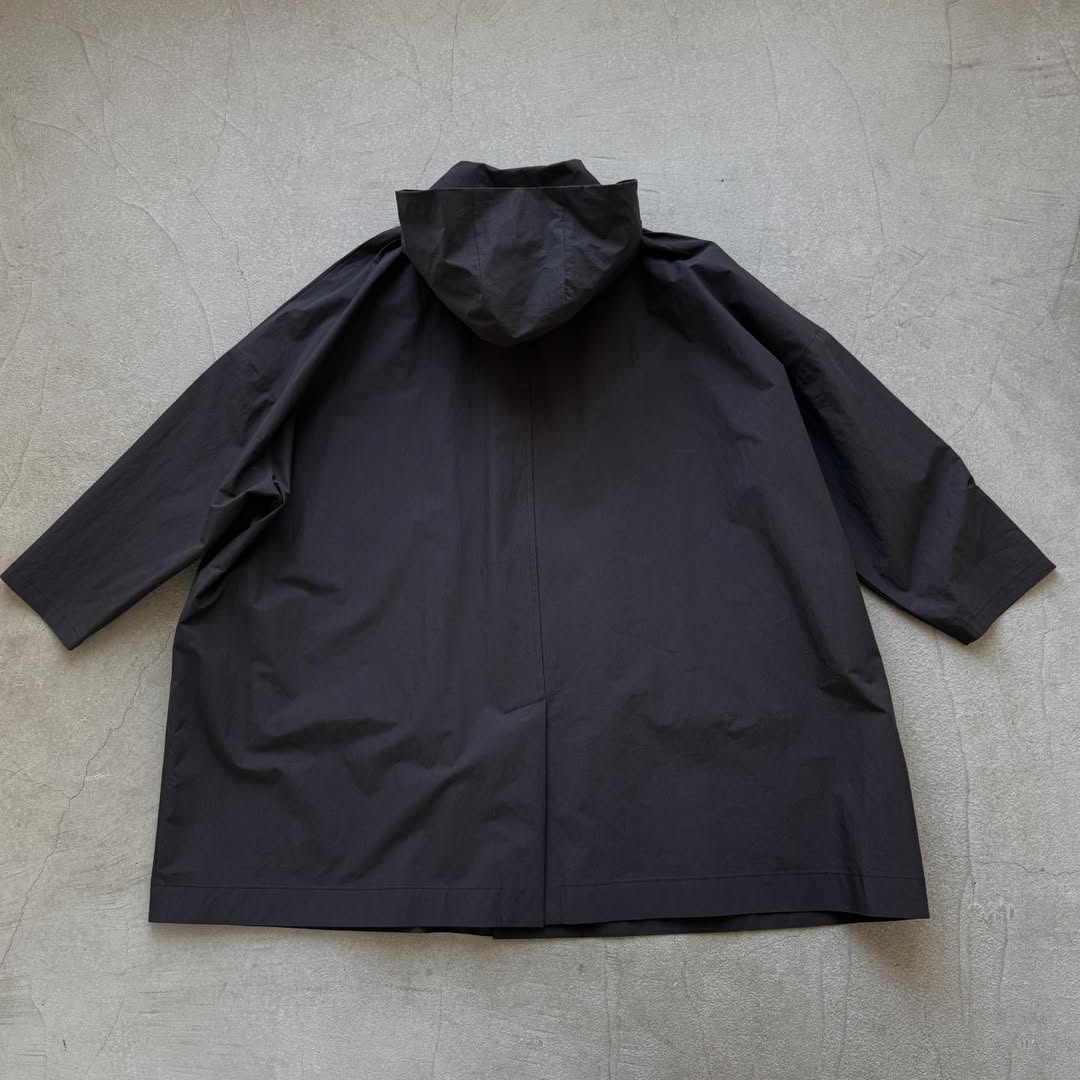 atelier naruse コットンナイロンタフタフーデットコート　ブラック