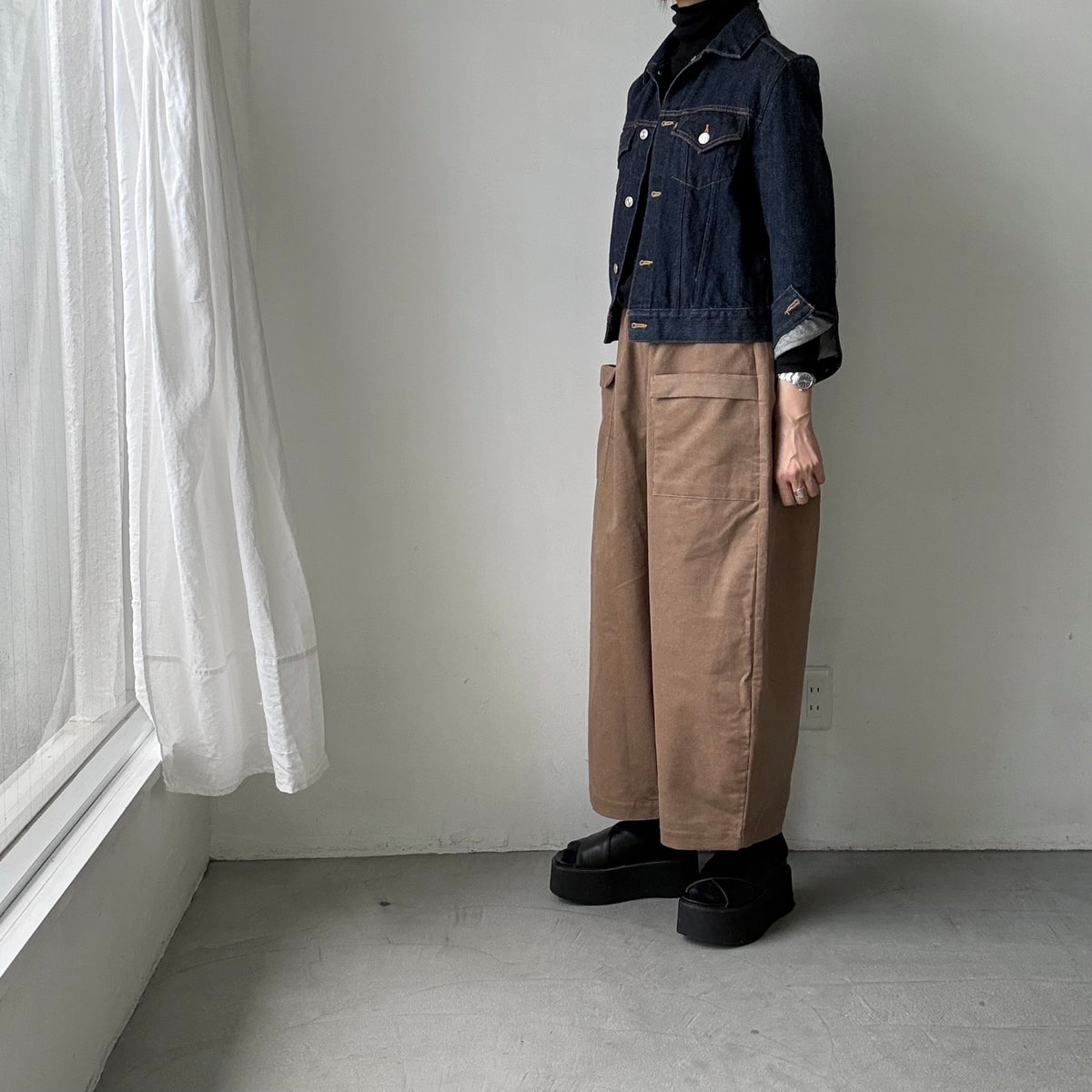 MAGALI コットンコーデュロイフラップポケットパンツ　ベージュ