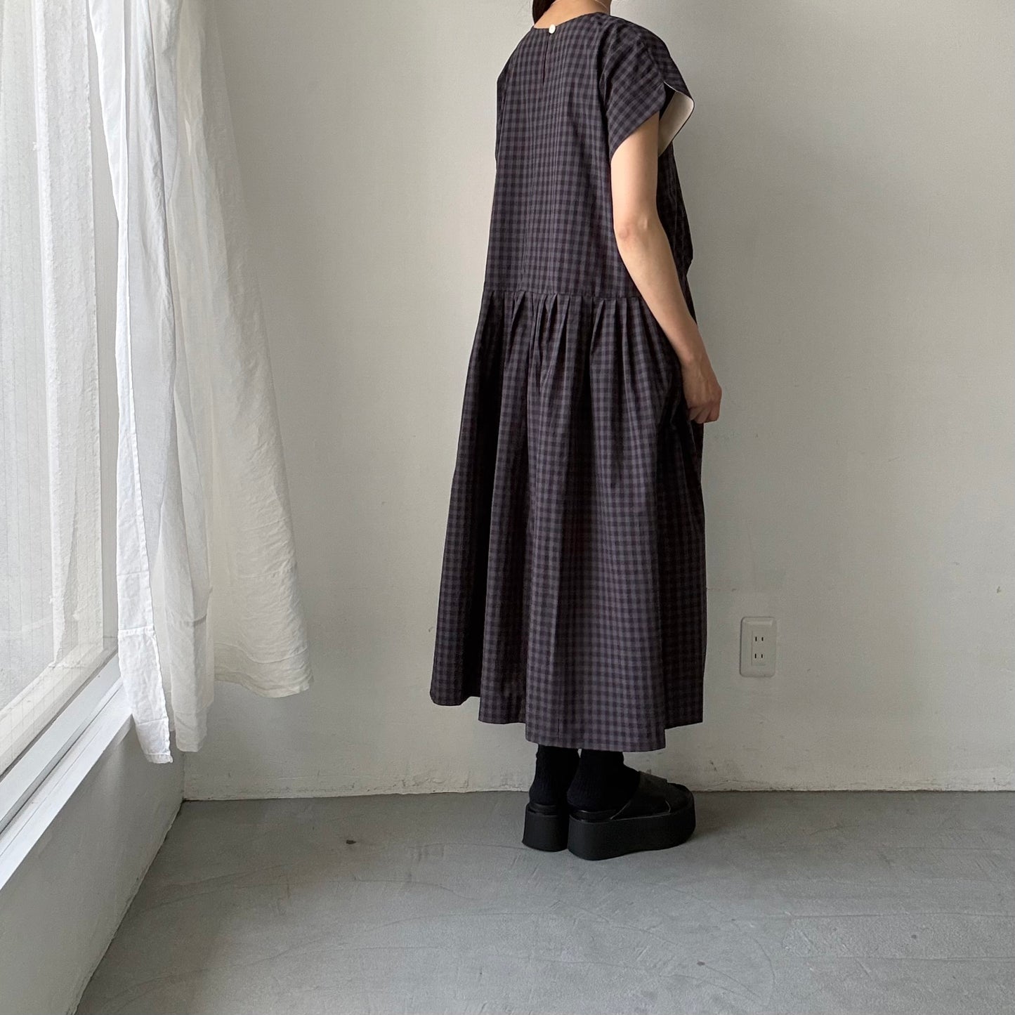 MAGALI ウォッシュドコットンラウンドスリーブワンピース