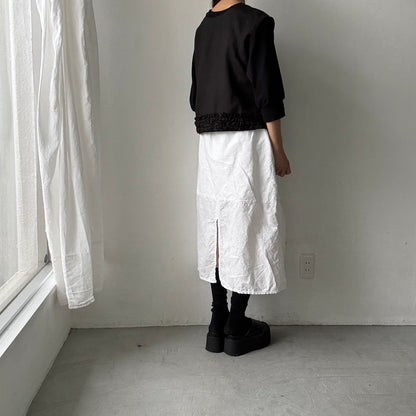 R&D.M.Co  リネンガーメントダイフリルデコレーションボタンビブ