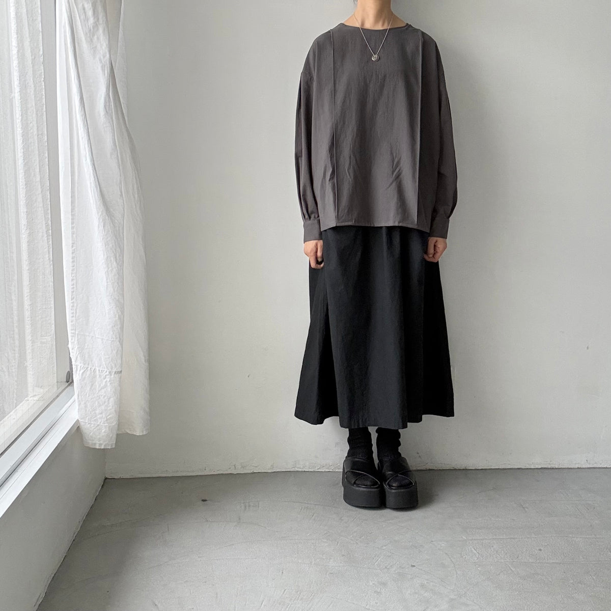 atelier naruse  オーガニックコットンタックブラウス