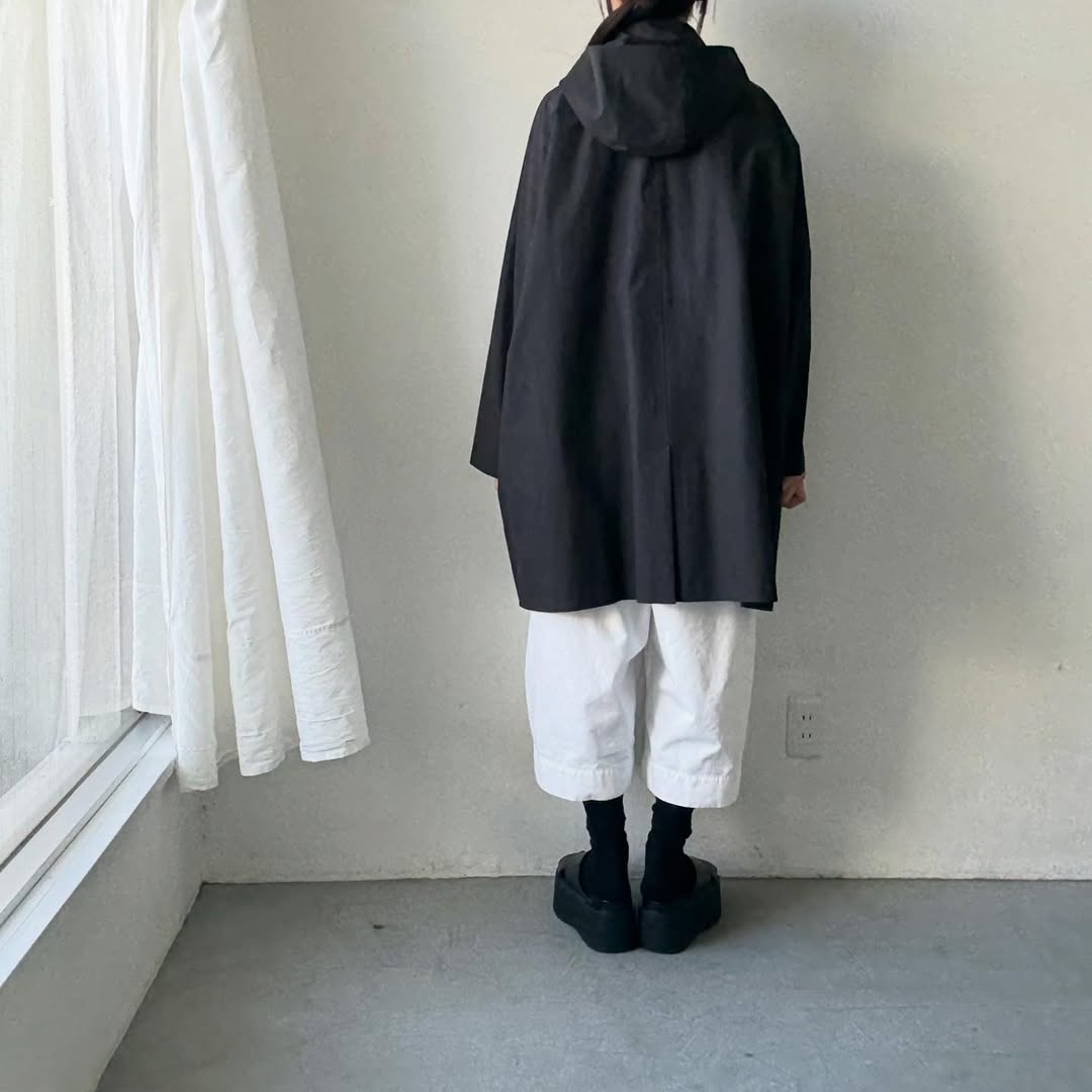 atelier naruse コットンナイロンタフタフーデットコート　ブラック