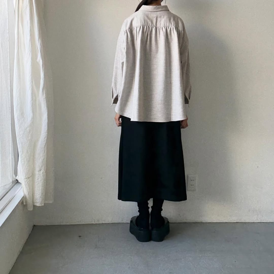 Linenya  コットンヤク丸襟長袖ブラウス　ベージュ