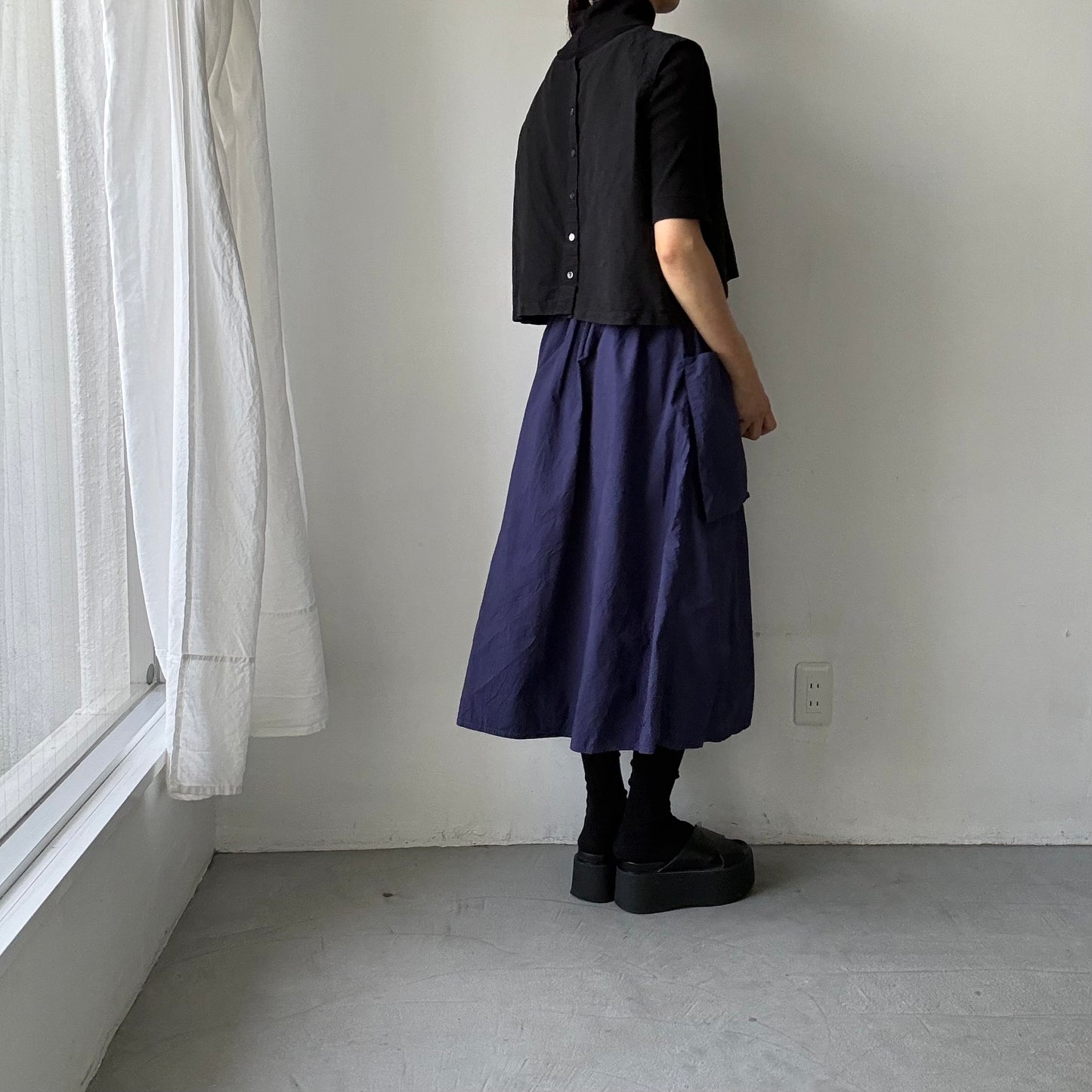 R&D.M.Co 　シュリンクコットンガーメントダイポケットスカート　ダークブルー