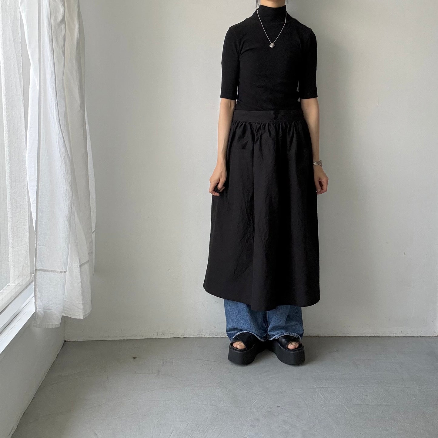 R&D.M.Co  コットンリネンシルクワッシャーサロンエプロン　ブラック