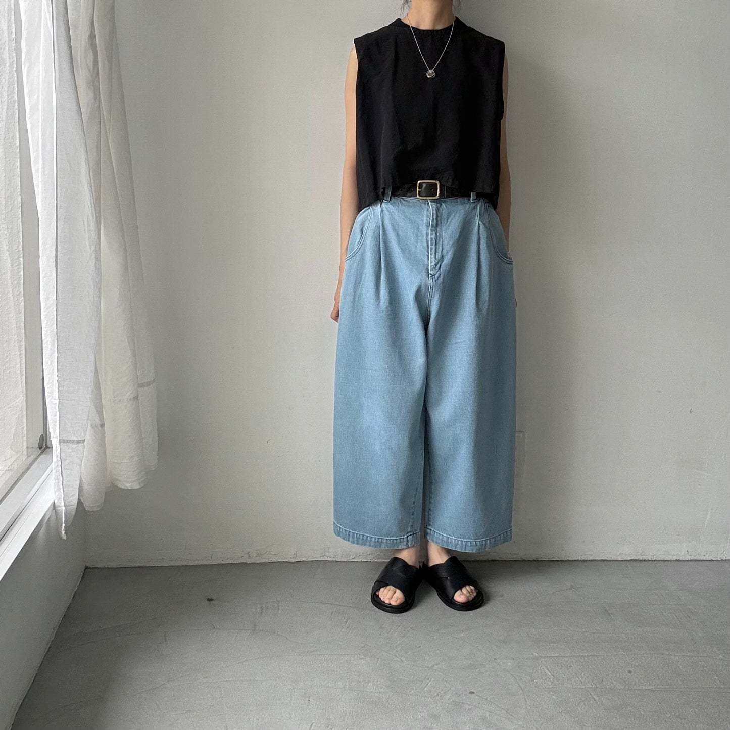 atelier naruse  コットンデニムワイドタックパンツ　size0