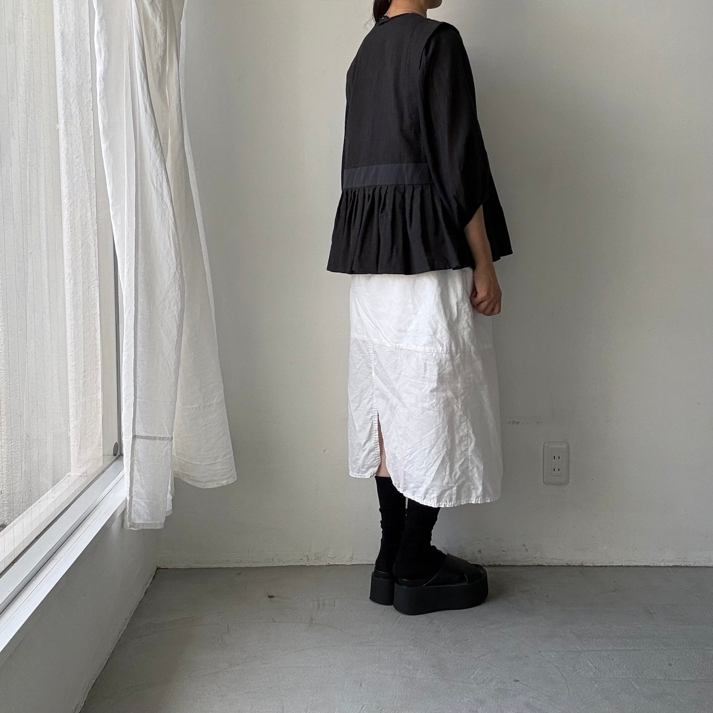 MAGALI   コットンリネンピンチェックペザントジレ