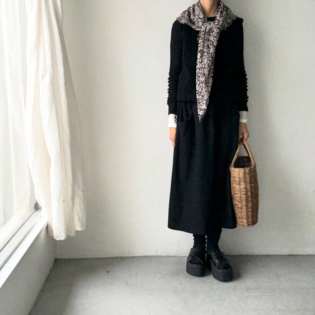 R&D.M.Co  ワイルドベリーガーゼショール　ブラック×フラックス